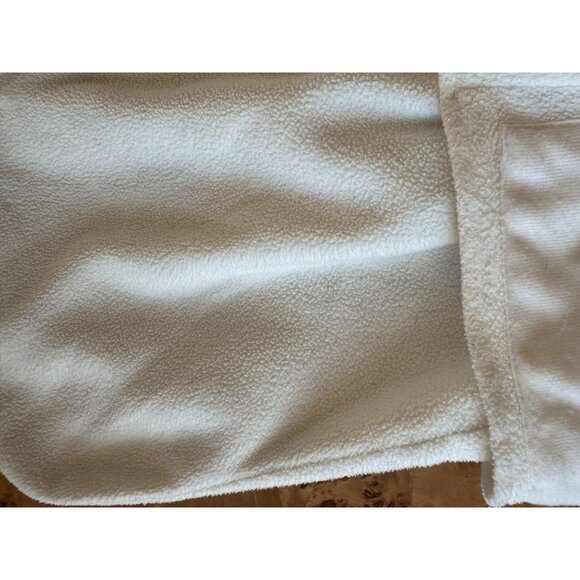 Halo White Plush Blanket Soft Texture - Picture 6 of 6